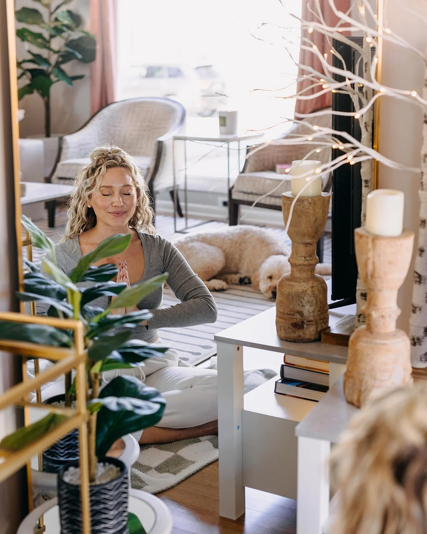 &hellip; anyone else needing to take a few moments to themselves in the midst of the holiday chaos? 🙋🏼&zwj;♀️
Every year I promise myself that I&rsquo;m going to slow down as life speeds up&hellip; and every year that absolutely doesn&rsquo;t happ